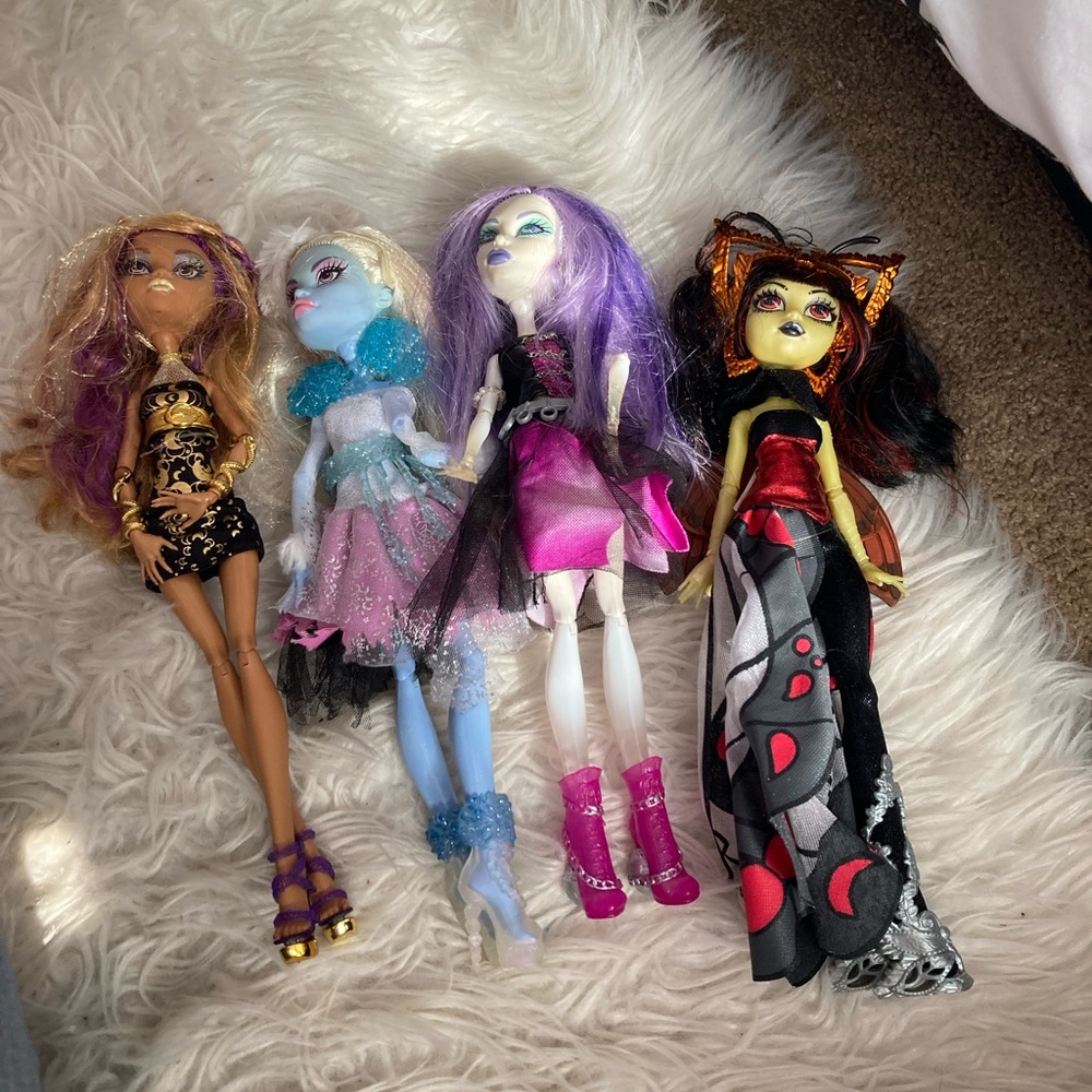 Monster high dolls